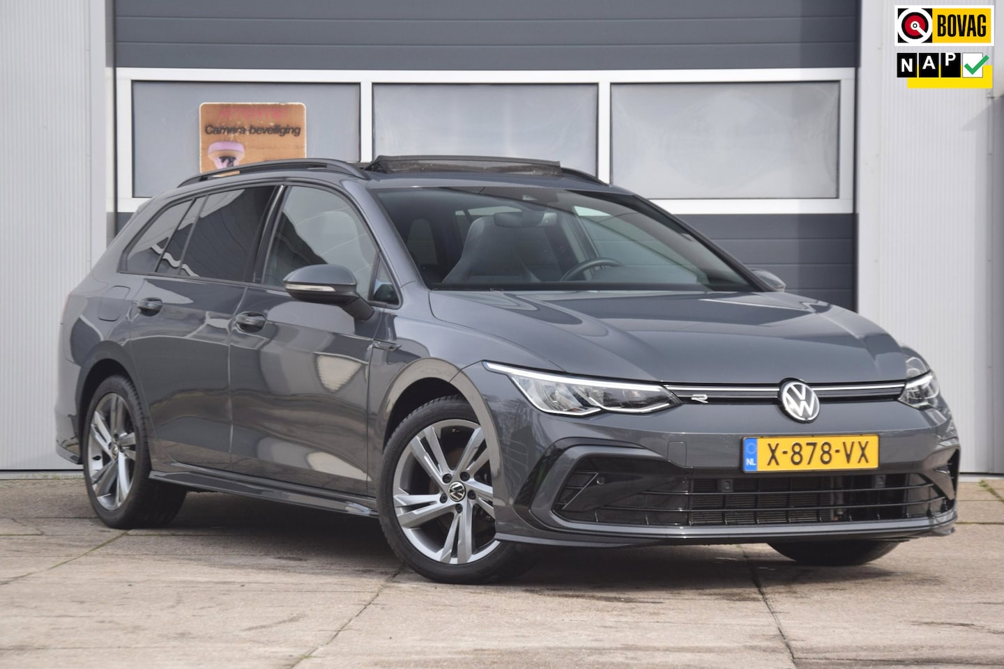 Volkswagen Golf Variant - 1.5 TSI R-Line Panoramadak / Stoel en stuurverwarming / Trekhaak elektrisch / - AutoWereld.nl