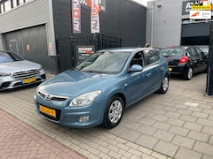 Hyundai i30 - 1.6i Dynamic 2e Eigenaar Trekhaak Airco NAP APK