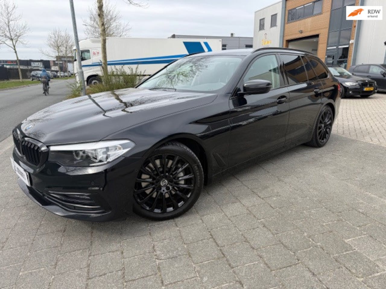 BMW 5-serie Touring - 530d Business Line Sport | Airco | Automaat | NAP - AutoWereld.nl