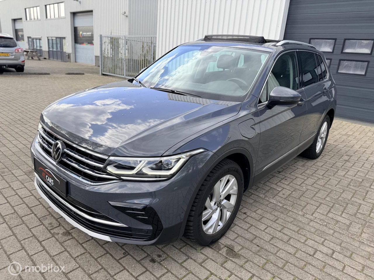 Volkswagen Tiguan - 1.4 TSI eHybrid R-Line Business 1.4 TSI eHybrid R-Line Business+ - AutoWereld.nl