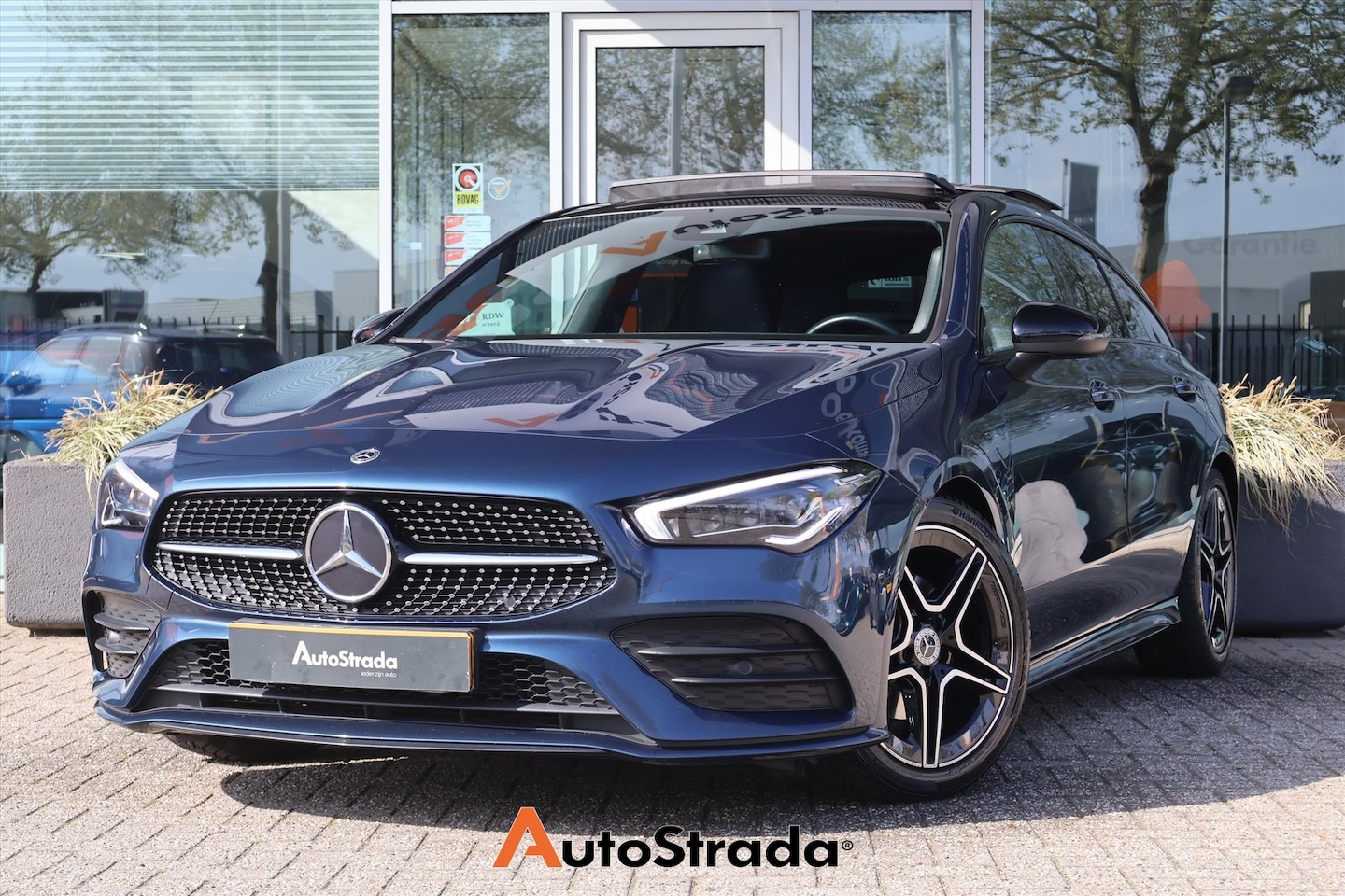 Mercedes-Benz CLA-klasse Shooting Brake - 180 AMG-Line 136pk | Stoelverwarming | Sfeer | Camera | Pano | Multibeam | Virtual | Cruis - AutoWereld.nl