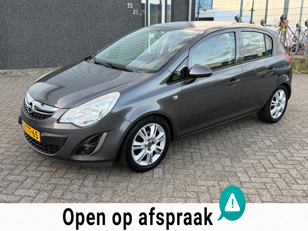 Opel Corsa - 1.2-16V Cosmo 2011 Airco - AutoWereld.nl