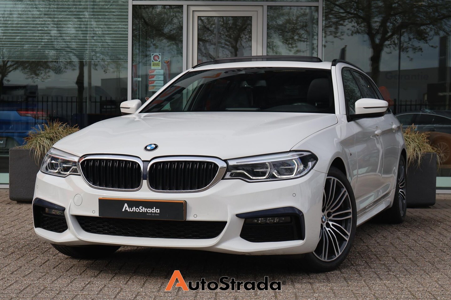 BMW 5-serie Touring - (g31) 520i M-Sport 184pk | Camera | Pano | Cruise | Climate | Memory | Carplay | LED | Tre - AutoWereld.nl