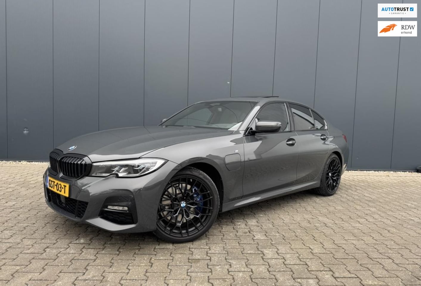 BMW 3-serie - 330e dravitgrau *Head Up|H&K|Pano|Laser|Driving ass| - AutoWereld.nl