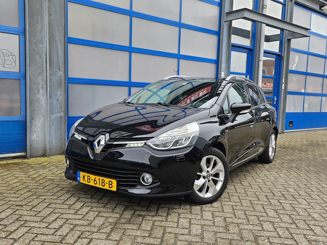 Renault Clio Estate - 0.9 TCe Limited | Nieuwe APK | Trekhaak - AutoWereld.nl