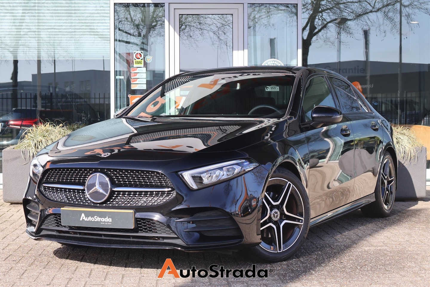 Mercedes-Benz A-klasse - Limousine A 180 AMG-Line 136pk | Camera | Sfeer | Cruise | Climate | Navi | Night Pakket | - AutoWereld.nl