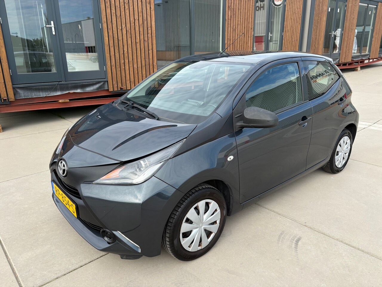 Toyota Aygo - 1.0 VVT-i X-FUN Airco Cruise Control Carplay BT - AutoWereld.nl
