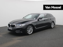 BMW 5-serie Touring - 520e | Automaat | Lederen Bekleding | Navigatie | Stoelverwarming | Sfeerverlichting |