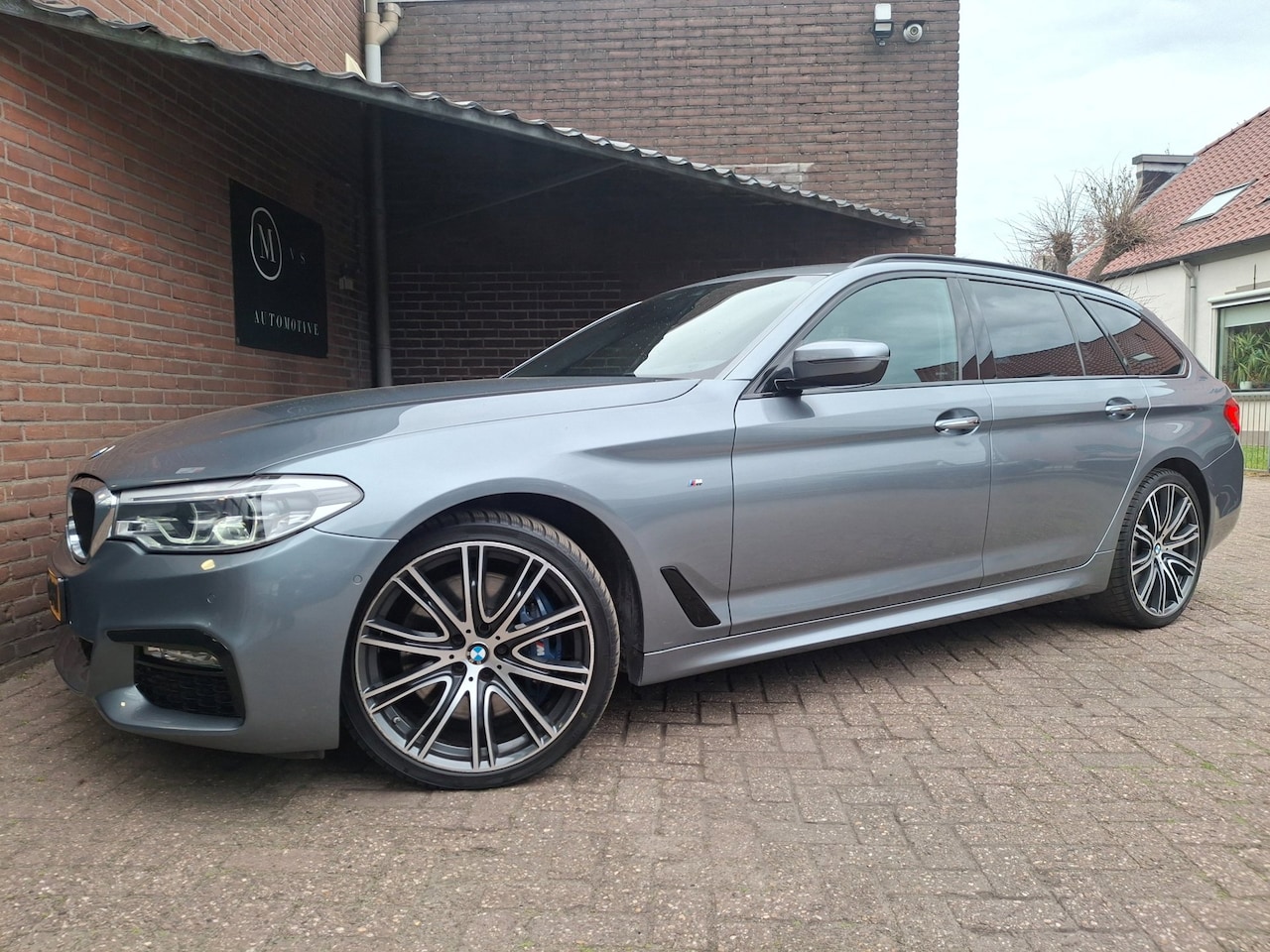 BMW 5-serie Touring - 540i xDrive 340PK M-Sport Panoramadak / Apple Carplay / Achteruitrijcamera / Stoelverwarmi - AutoWereld.nl