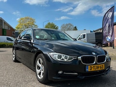 BMW 3-serie - 320d 2.0 EfficientDynamics Sport High Executive AUT Navi Leer NAP Sedan
