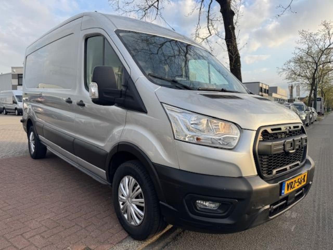 Ford Transit - 350 2.0 TDCI 185pk L3 H2 Limited Sport Airco,Cruisecontrol,Apple Carplay,Camera - AutoWereld.nl