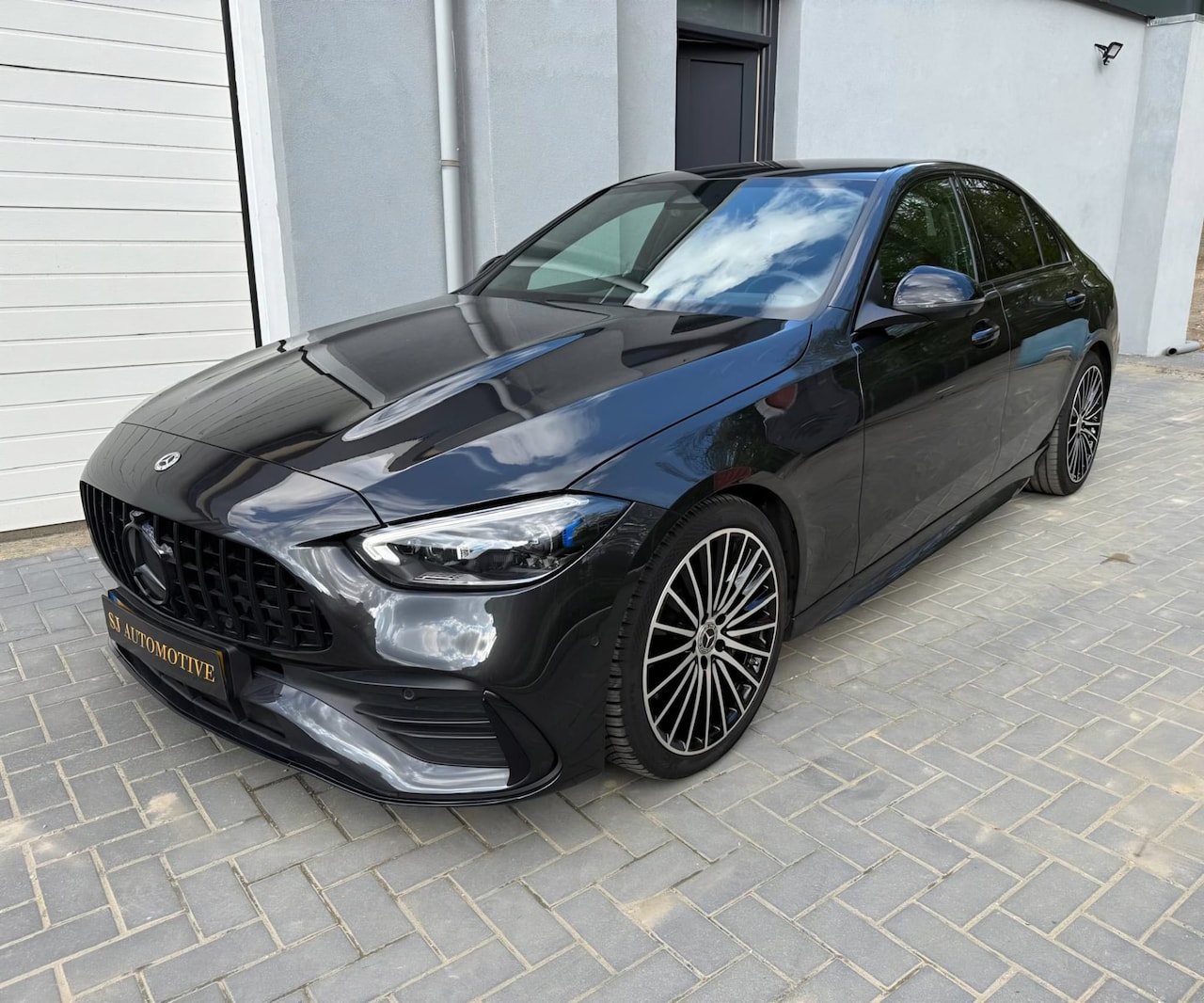 Mercedes-Benz C-klasse - 180 AMG Line Night Pakket * LED * Elektrische stoelen - AutoWereld.nl