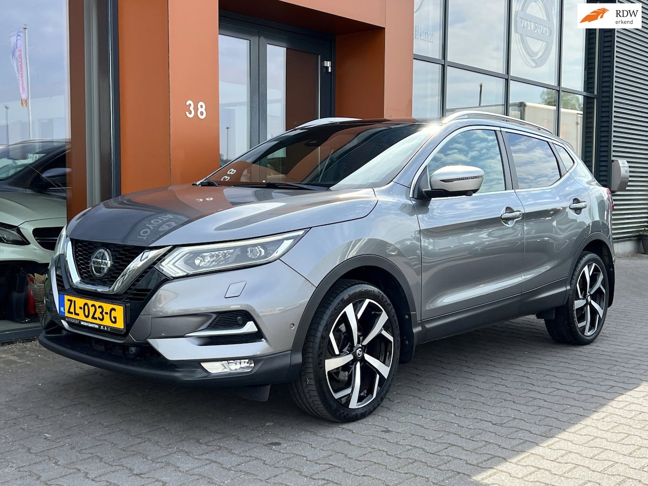 Nissan Qashqai - 1.3 DIG-T Tekna + |Bose|Carplay|Pano|Trekhaak - AutoWereld.nl