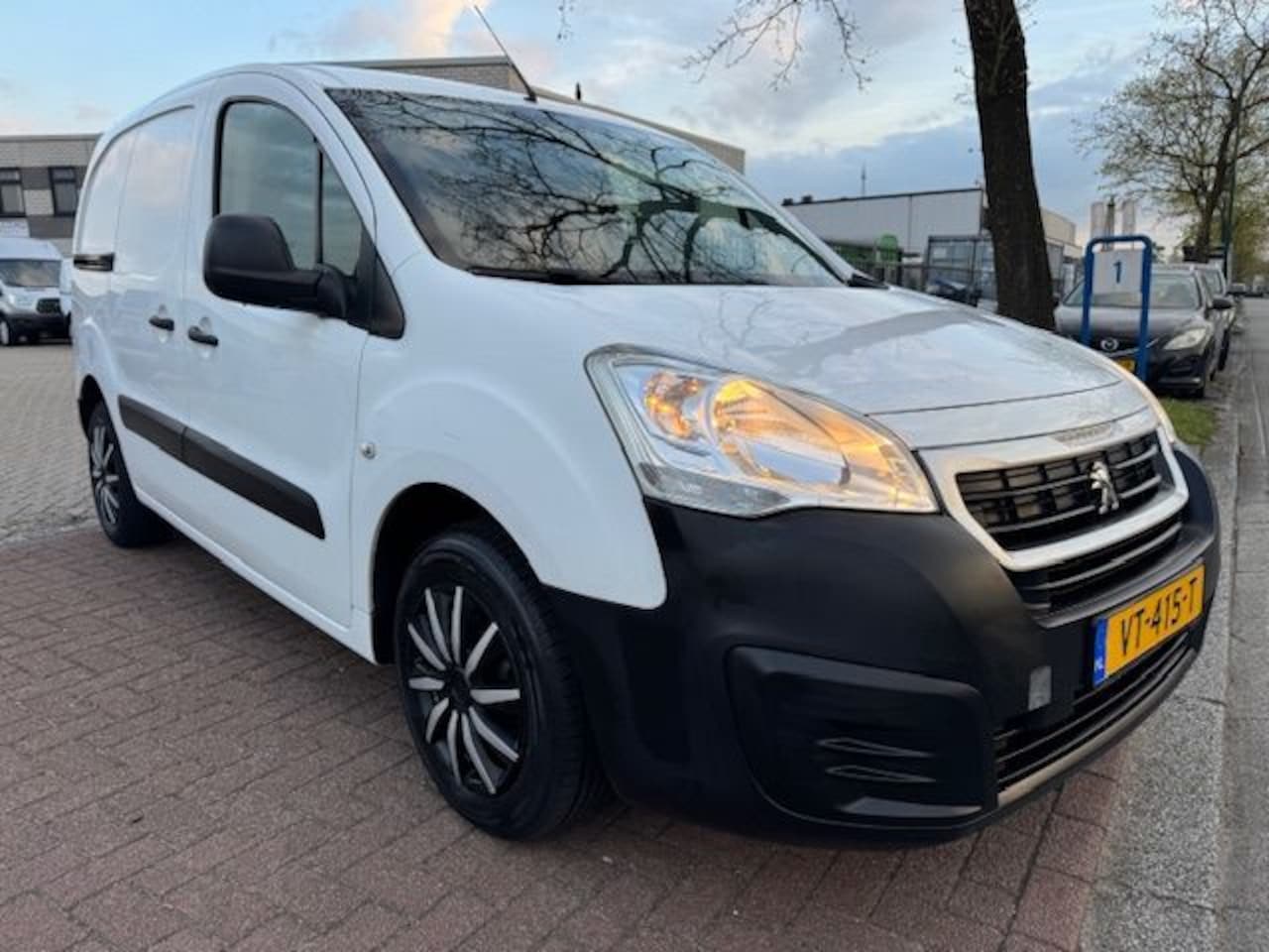 Peugeot Partner - 120 1.6 HDi 75 L1 XR Airco,Schuifdeur Nette Auto - AutoWereld.nl