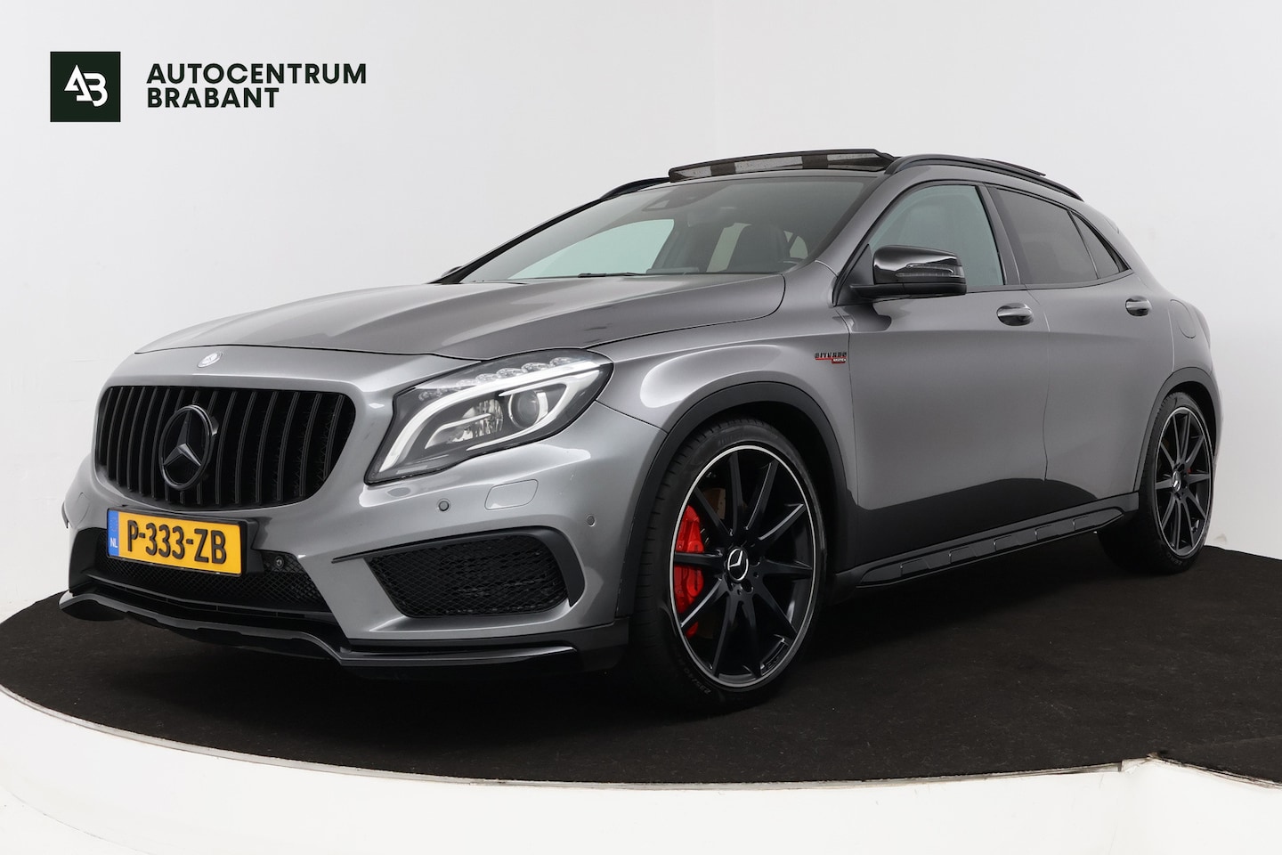 Mercedes-Benz GLA-Klasse - AMG 45 4MATIC Premium (KUIPSTOELEN, PANORAMADAK, LED, SPORTPAKKET, NAVIGATIE) - AutoWereld.nl