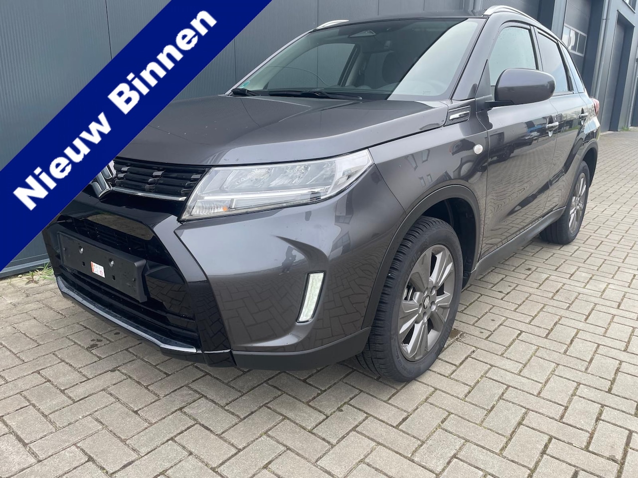 Suzuki Vitara - 1.5 Hybrid Select Automaat | Navi | Camera | Carplay/Android | Lm-Velgen 2025 Km 28.000 - AutoWereld.nl