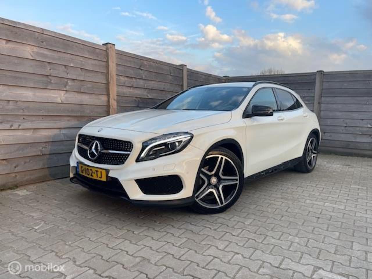 Mercedes-Benz GLA-Klasse - 200 Edition 1 AMG Trekhaak-Camera-Navi - AutoWereld.nl