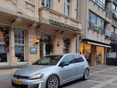 Volkswagen Golf - 2.0 TSI GTI