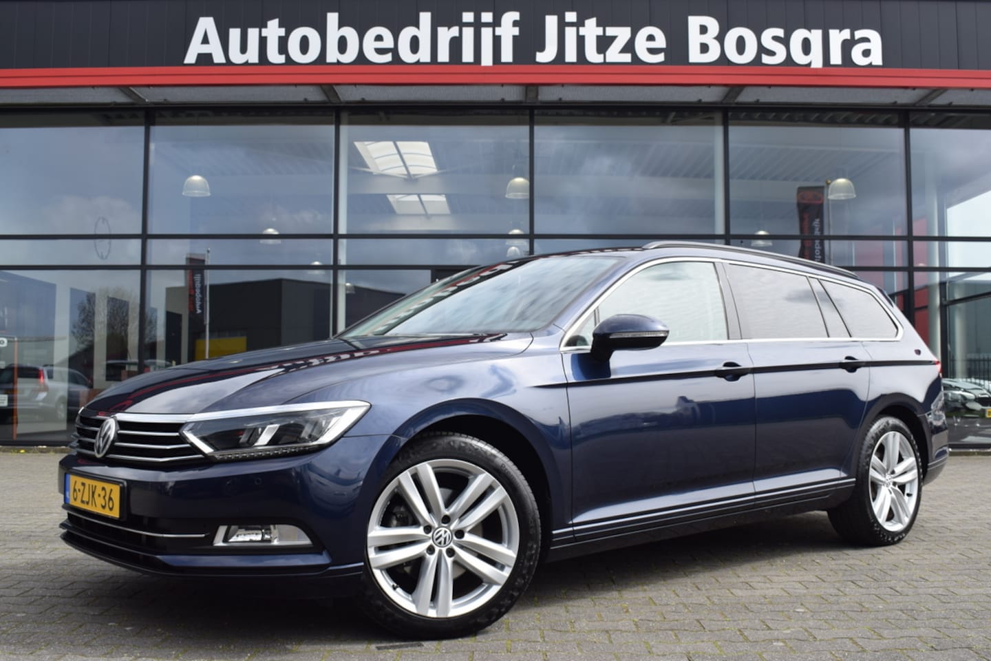Volkswagen Passat Variant - 1.4 TSi Comfortline ECC | Full Map Navi | Telefonie | Trekhaak | LED | 18 Inch LMV - AutoWereld.nl