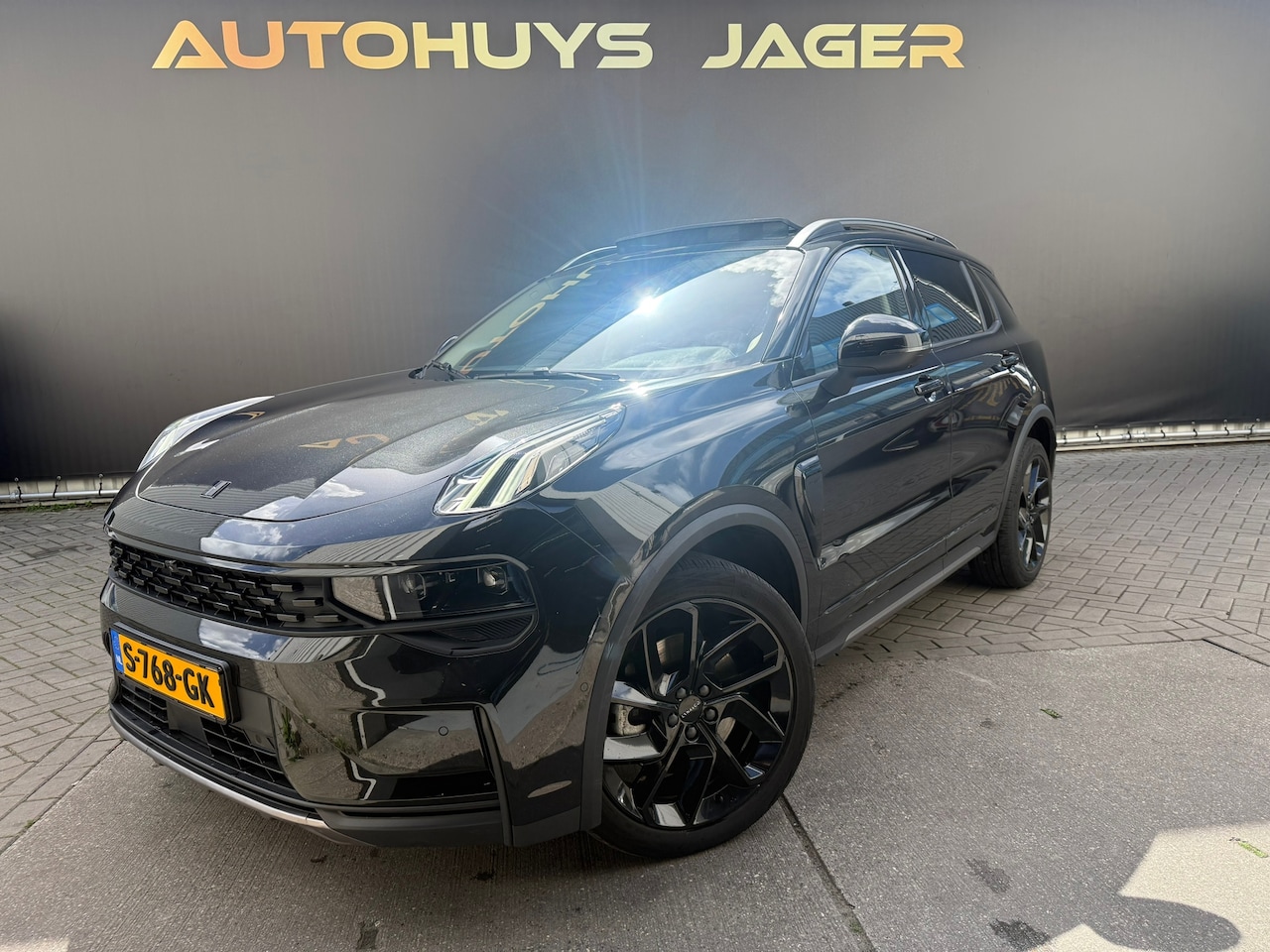 Lynk & Co 01 - 1.5 Black On Black Pano 360 Memory Carplay Hybride Automaat - AutoWereld.nl