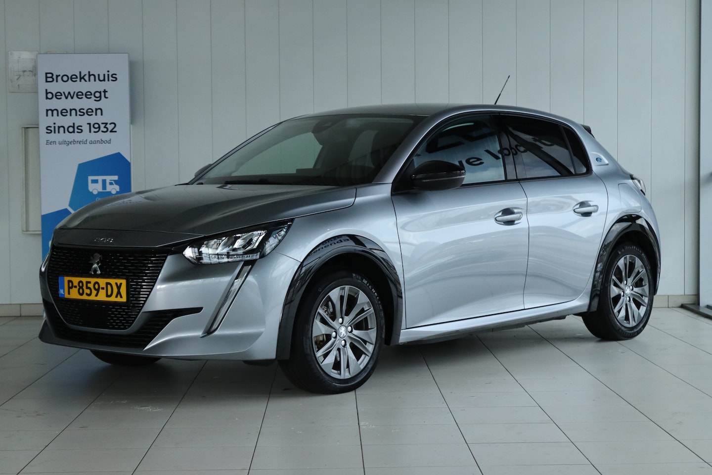 Peugeot e-208 - EV Allure Pack 50 kWh | Cruise Control | Camera | Carplay | Climate Control | LMV | LED | - AutoWereld.nl