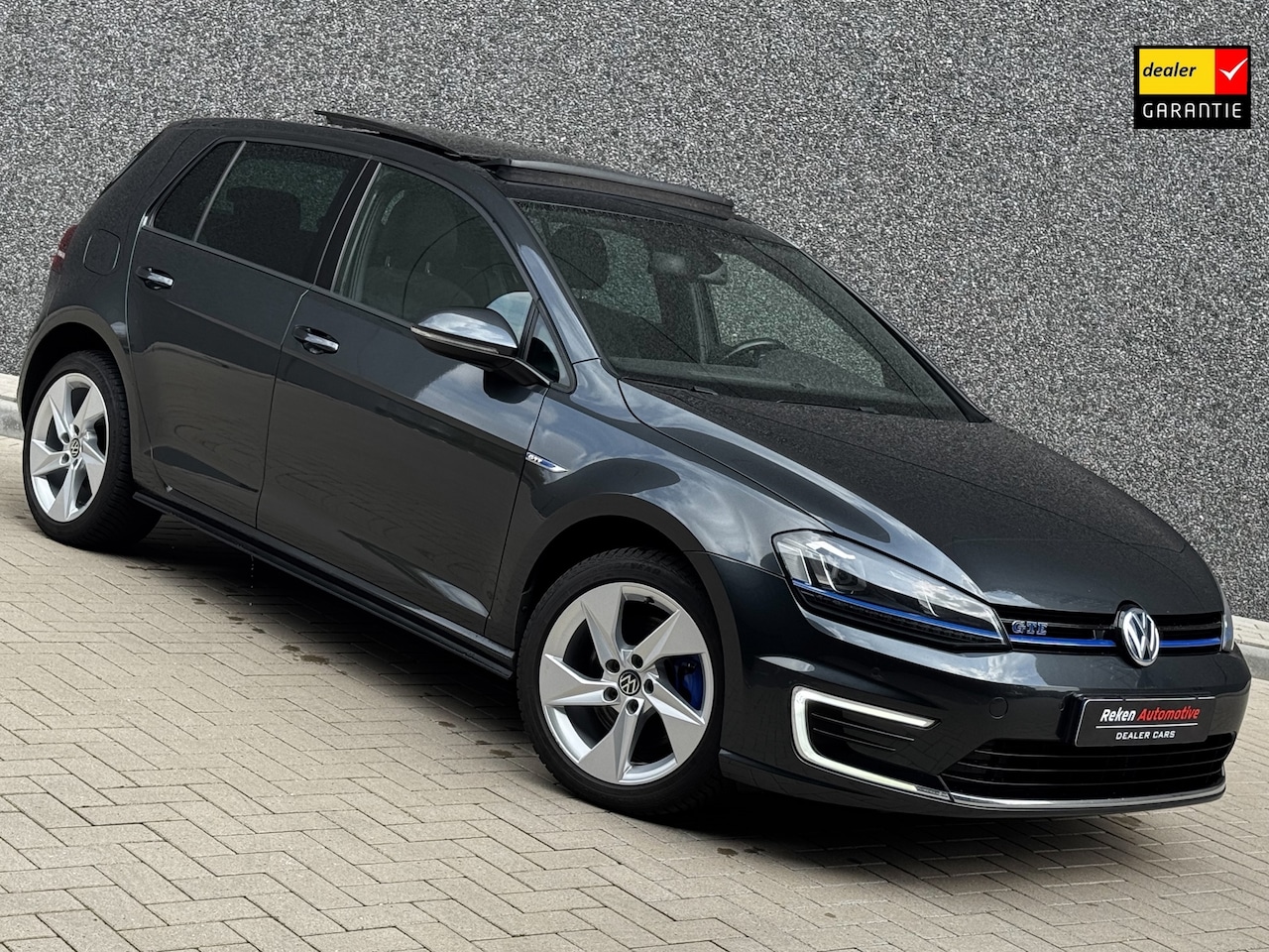 Volkswagen Golf - TSI GTE Plug-in Hybrid Pano CarPlay Navi Cruise ZO GOED ALS NIEUW - AutoWereld.nl