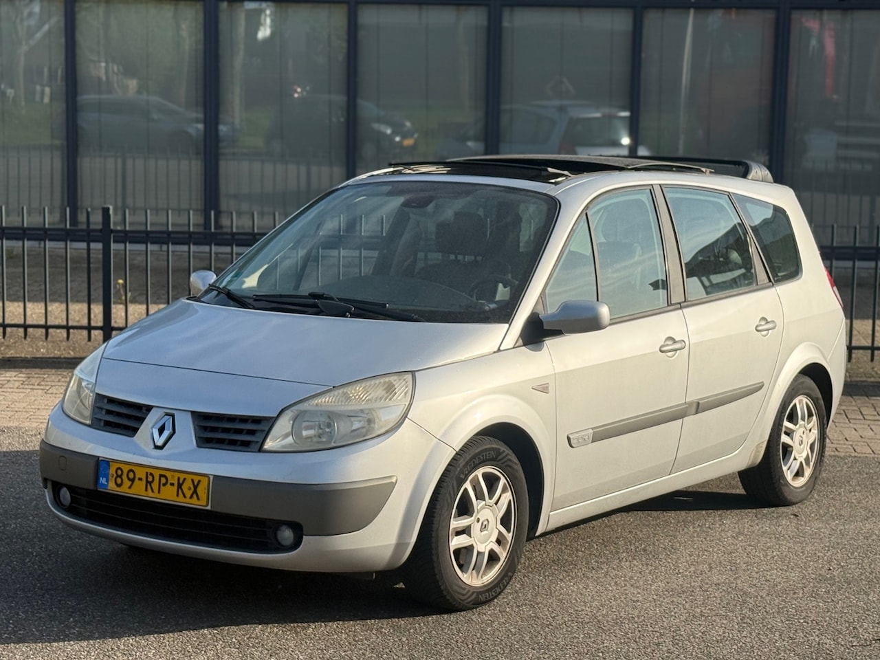 Renault Grand Scénic - 2.0-16V Pano / 7 Persoons / NAP - AutoWereld.nl