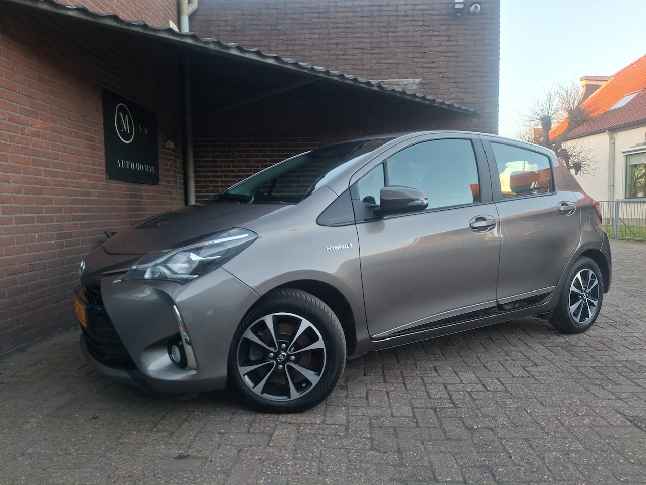 Toyota Yaris - 1.5 Hybrid Design Red Navigatie / Achteruitrijcamera / Cruise Controle / Bluetooth / - AutoWereld.nl