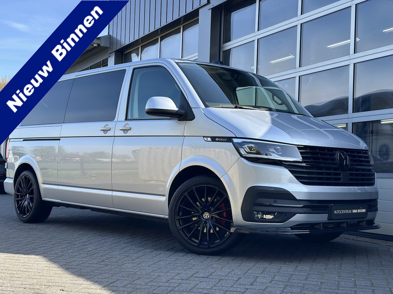 Volkswagen Transporter - 2.0 TDI 150pk | DSG | Lang | Bulli | Blackline | LED | Navi | Apple Carplay | Trekhaak | C - AutoWereld.nl