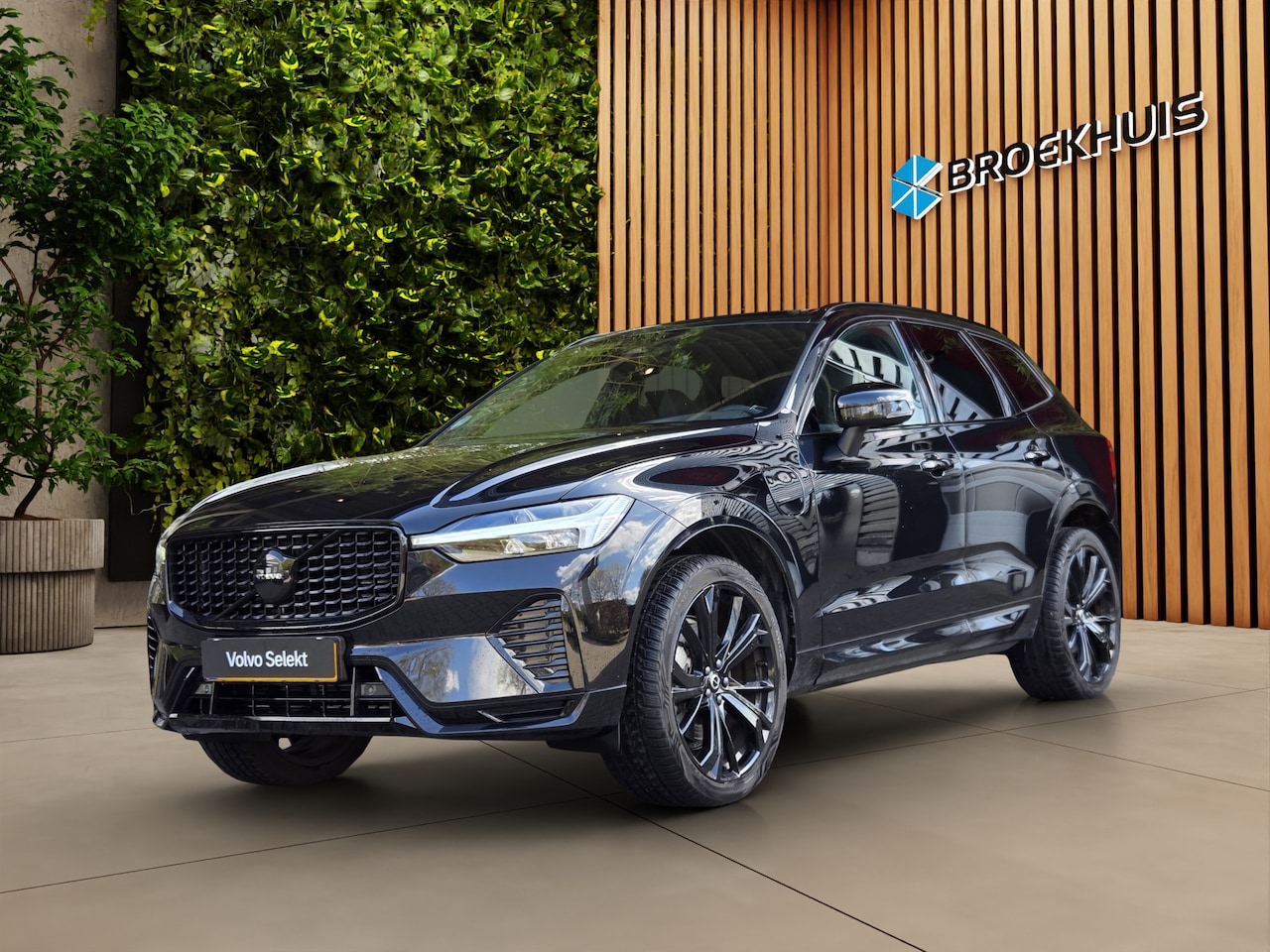 Volvo XC60 - 2.0 T6 Plug-in hybrid AWD Plus Black Edition | Trekhaak | Harman/Kardon | Pano | Memory - AutoWereld.nl