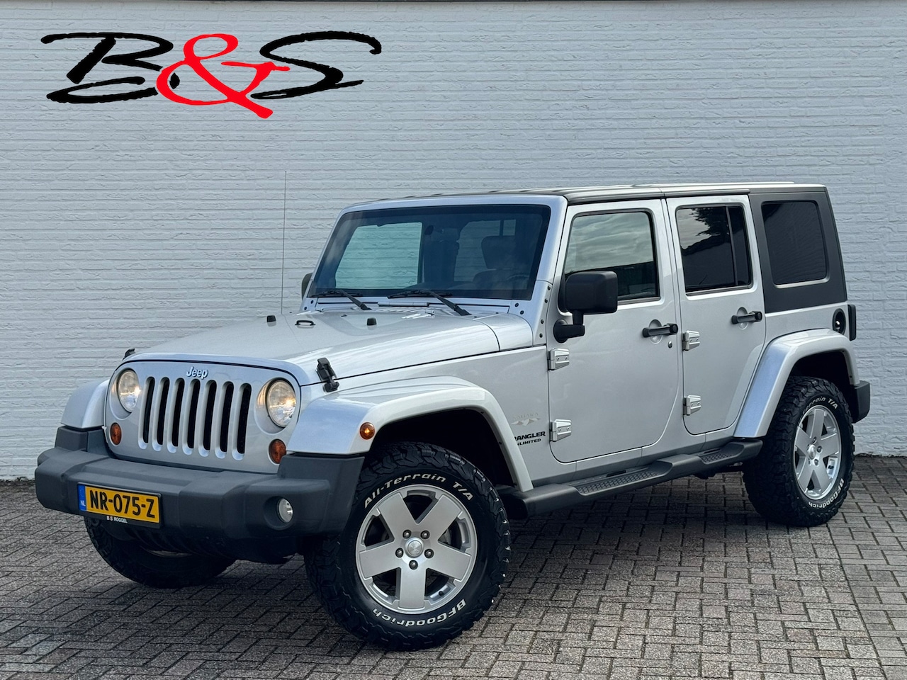 Jeep Wrangler Unlimited - 3.8 Sahara Cabrio Automaat 4 Deurs Airco Cruise Control Trekhaak Stoelverwarming - AutoWereld.nl
