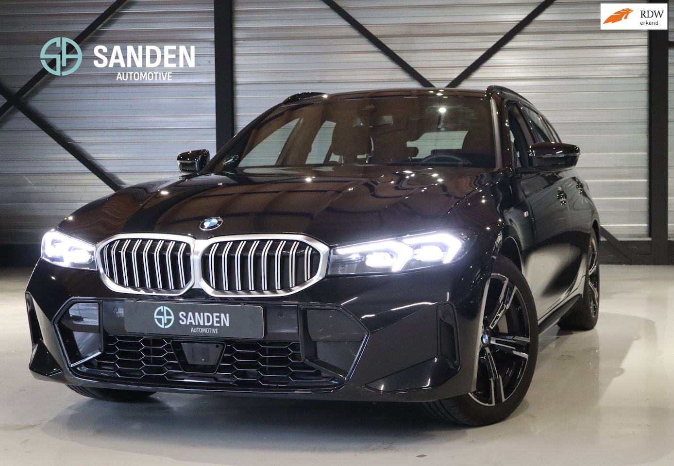 BMW 3-serie Touring - 330i xDrive M SPORT|Automaat|LED|Camera|Navi|Sfeerverlichting|HIFI|Alarm|19inch - AutoWereld.nl