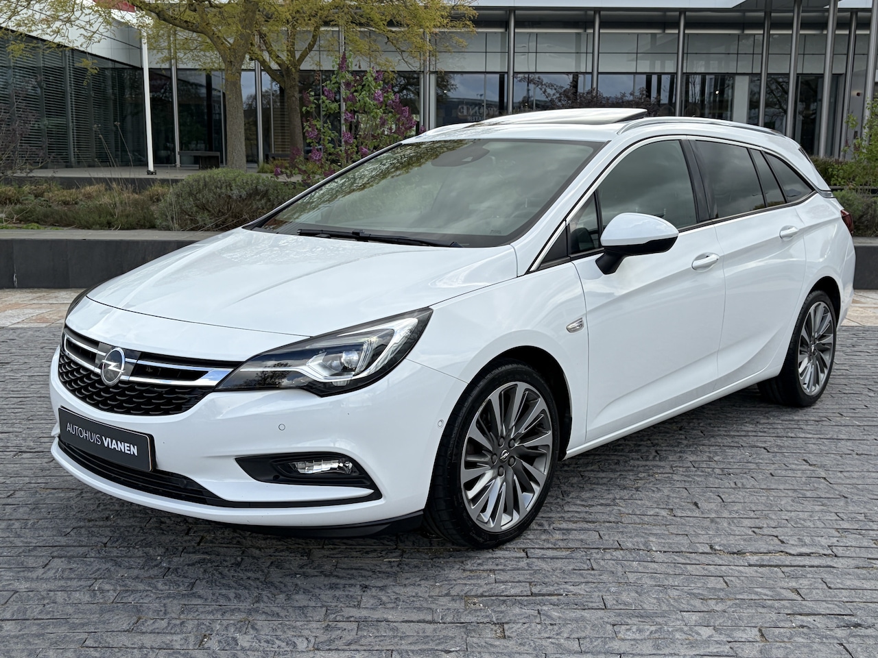 Opel Astra Sports Tourer - 1.6 Turbo Innovation / Pano / Alcantara leder / Camera / Full Option - AutoWereld.nl