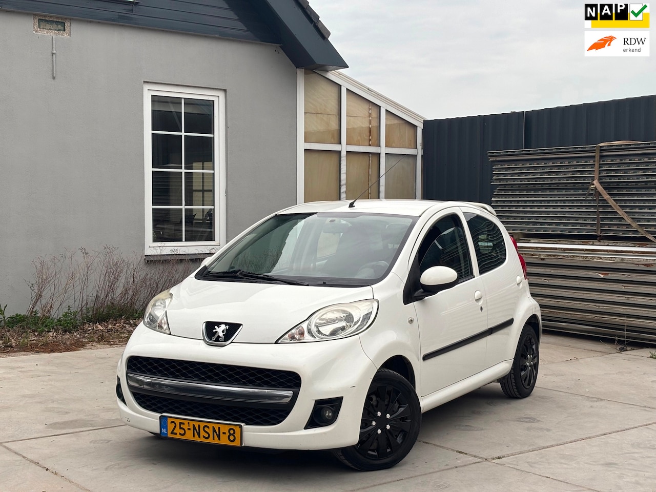 Peugeot 107 - 1.0-12V XS | Nieuwe APK | Airco | El. Ramen | NAP | Carplay met achteruitrijcamera | Vol i - AutoWereld.nl