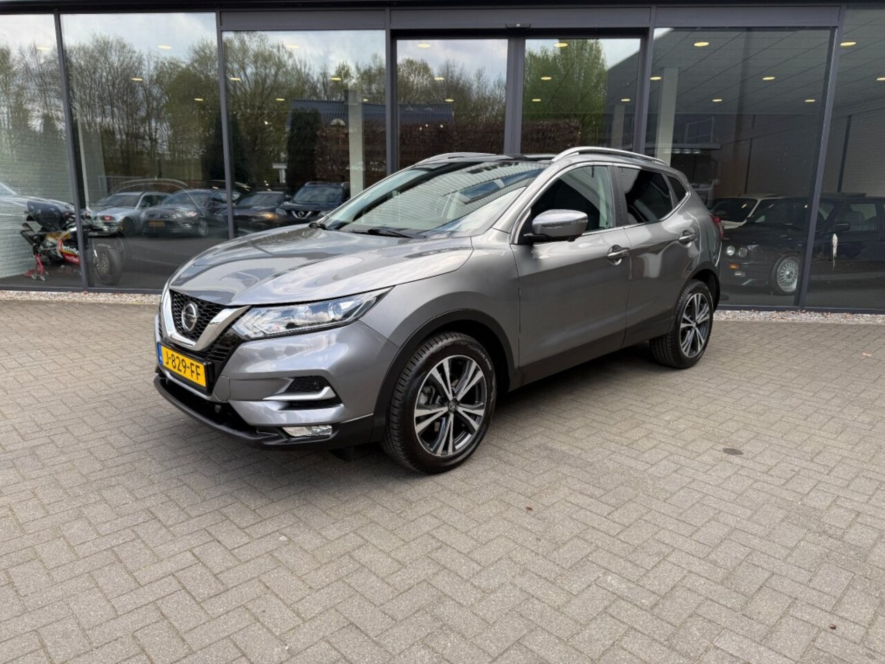 Nissan Qashqai - 1.3 DIG-T N-Connecta,Pano,Keyless,Cam360,Navi,Clima,Cruise,Lane Ass.,Dealer OH - AutoWereld.nl