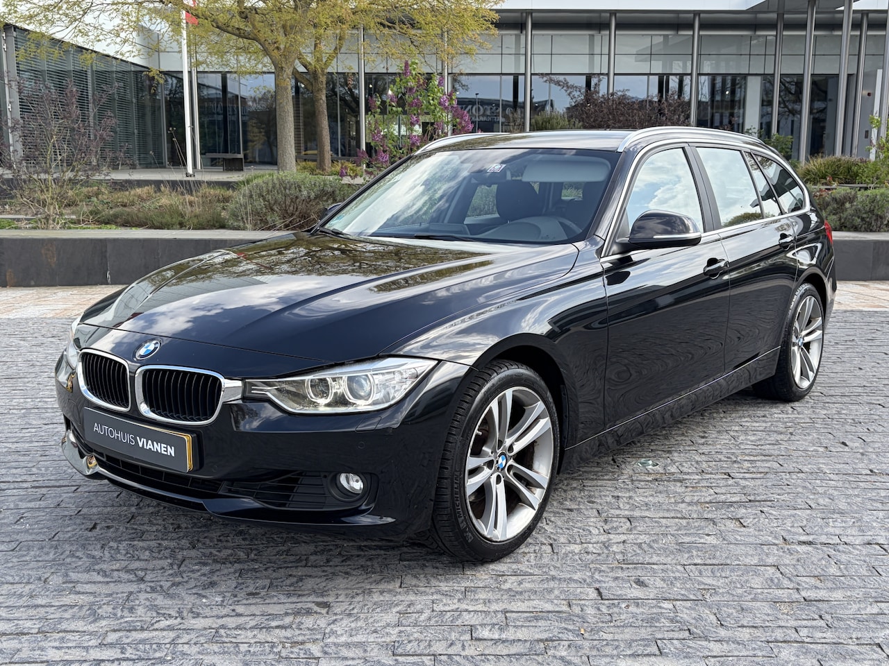 BMW 3-serie Touring - 320i Executive Sport / Automaat / Navi / Lm velgen / PDC - AutoWereld.nl