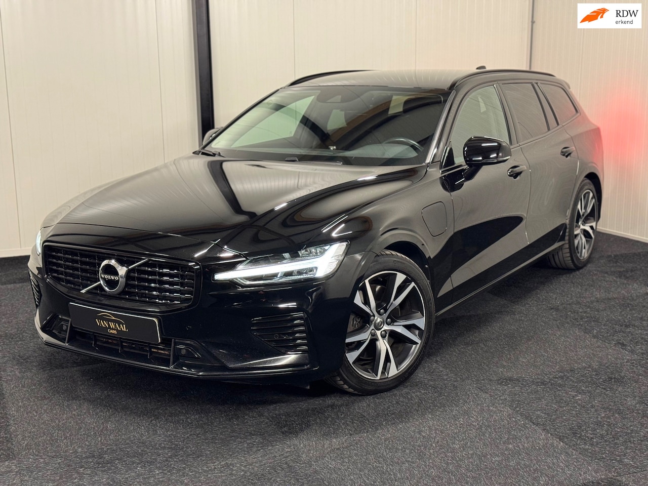 Volvo V60 - 2.0 T6 Recharge AWD R-Design 2021 340PK HARMAN/CAMERA/PILOT/BLIS/RIJKLAAR - AutoWereld.nl
