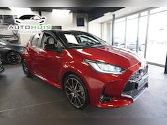 Toyota Yaris - 1.5 Hybrid GR Sport Head up Alcantara Disctronic pdc voor en Achter jbl 18" lm