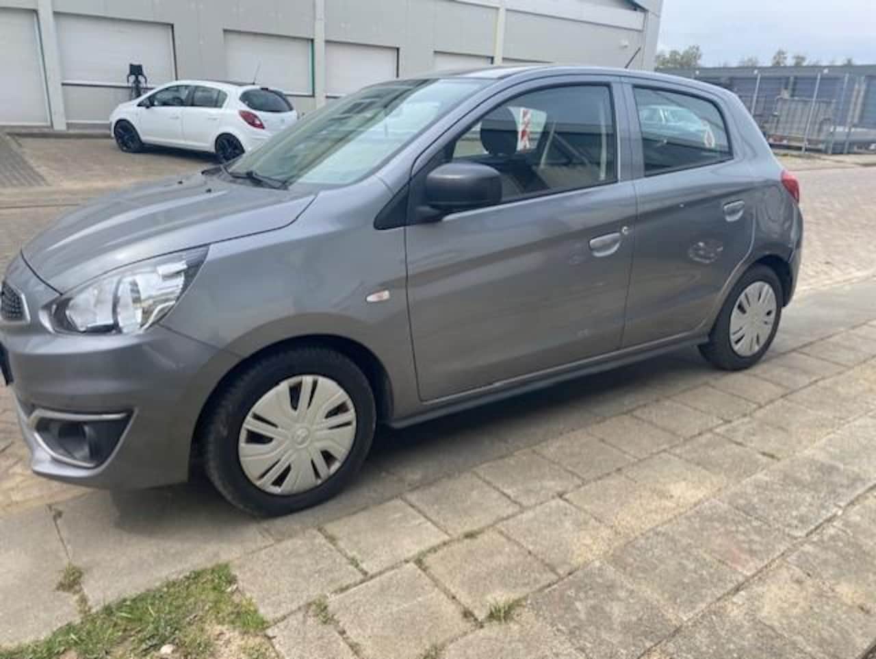 MITSUBISHI SPACE STAR