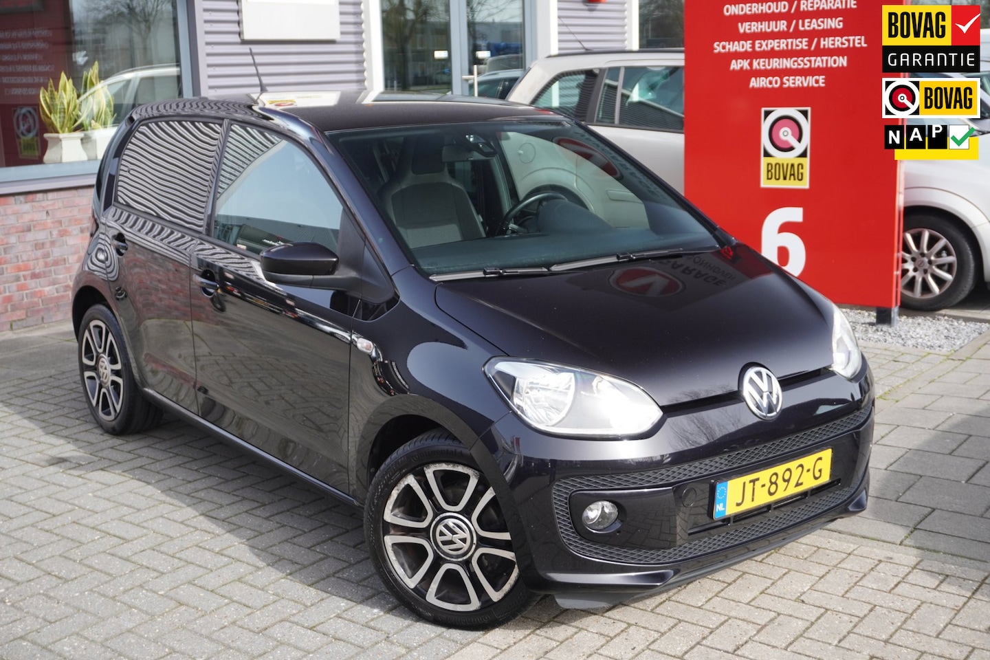 Volkswagen Up! - 1.0 high up! BlueMotion / Cruise control / Fender audio / Navi / Bluetooth - AutoWereld.nl