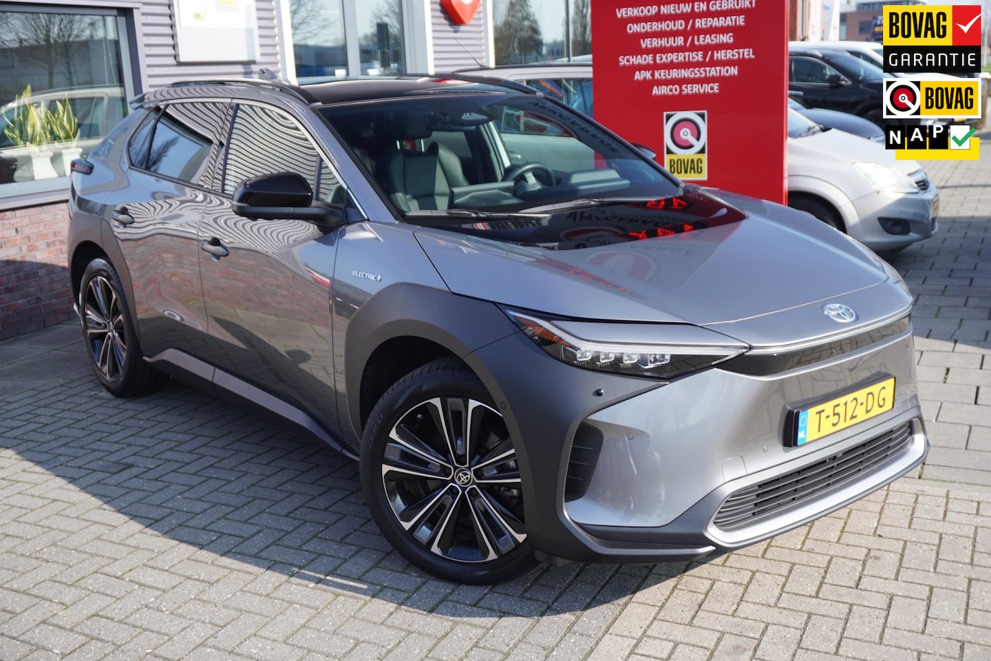 Toyota bZ4X - Premium 71 kWh / SOH 97,7% / Pano / ACC / 360 Camera / JBL / Trekhaak / Stoelventilatie / - AutoWereld.nl