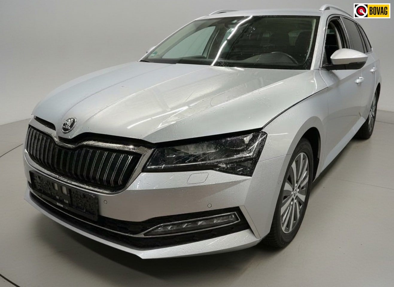 Skoda Superb Combi - 1.4 TSI iV Style * Trekhaak * Stoelverwarming * Digitale teller * - AutoWereld.nl
