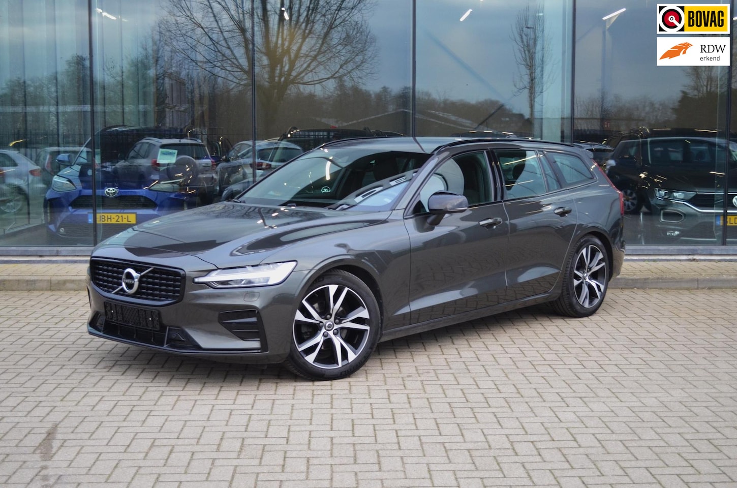 Volvo V60 - 2.0 B4 R-Design | Leder | Elek. achterklep | Navi | Memory - AutoWereld.nl