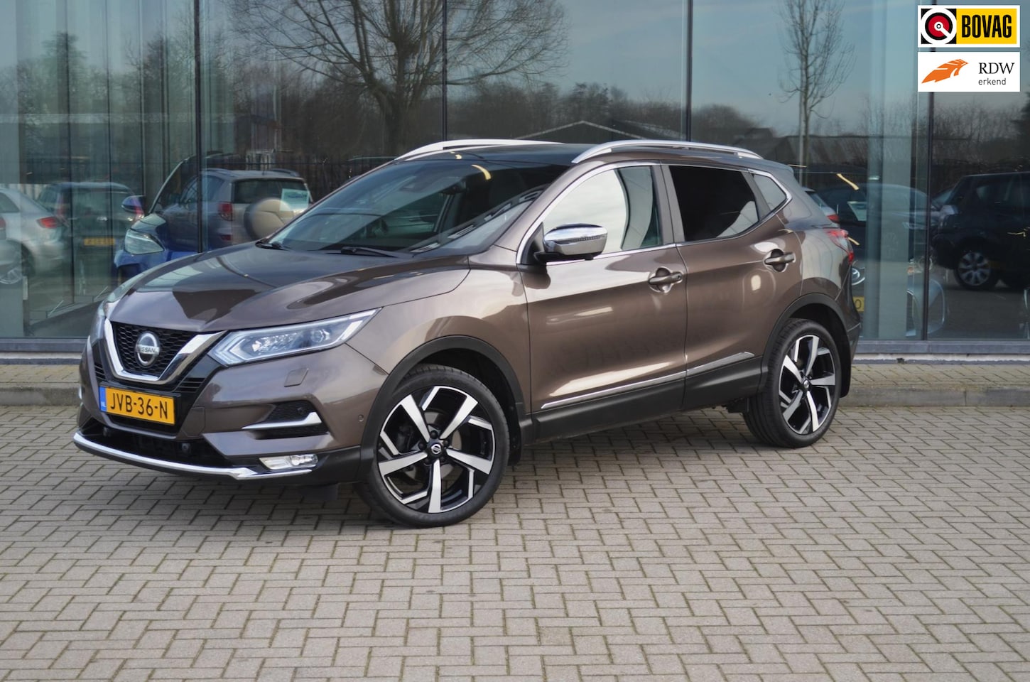 Nissan Qashqai - 1.3 DIG-T Tekna + | Bose | Trekhaak | Leder | Pano | 360 Camera | Clima - AutoWereld.nl