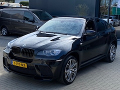 BMW X6 - M XDrive 50i 408 PK High Executive NIEUWSTAAT MEMORY SOFT CLOSE APPLE CARPLAY CAMERA LEER