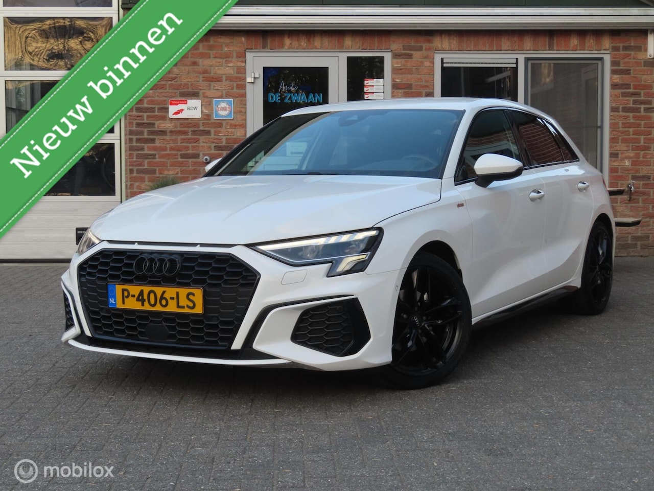 Audi A3 Sportback - 35 TFSI S edition|Afneembare trekhaak|Adaptive cruise|Parkeersensoren V/A. - AutoWereld.nl
