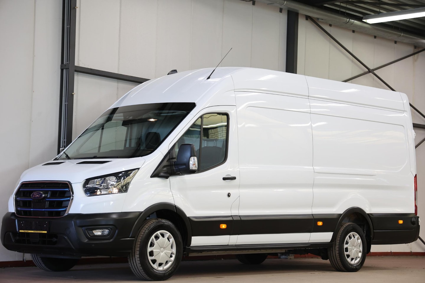 Ford E-Transit - 350 L4H3 Trend 68 kWh - AutoWereld.nl