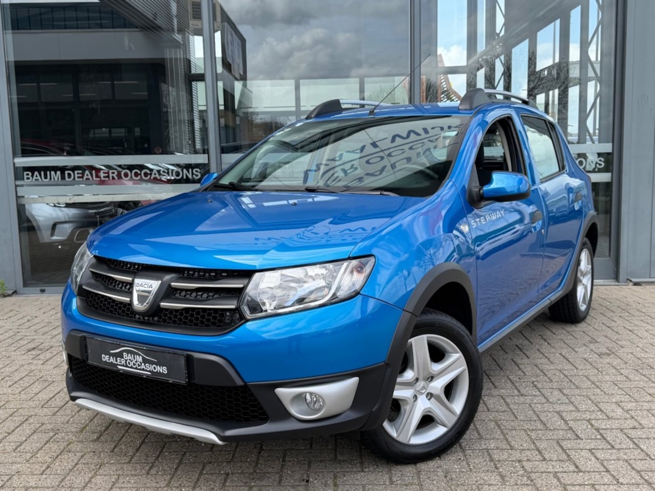 Dacia Sandero Stepway - 0.9 TCE STEPWAY LAURËATE NAVI AIRCO PDC - AutoWereld.nl