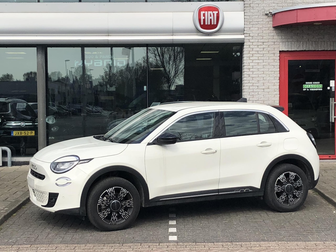 Fiat 600 - 1.2 Hybrid Icon NAVI|CLIMATE|APPLE/ANDROID|CAMERA|PDC|17" - AutoWereld.nl