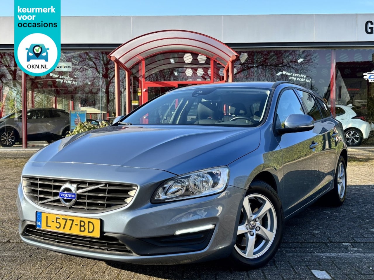 Volvo V60 - 2.0 D2 Kinetic | Navigatie | Cruise | Trekhaak - AutoWereld.nl
